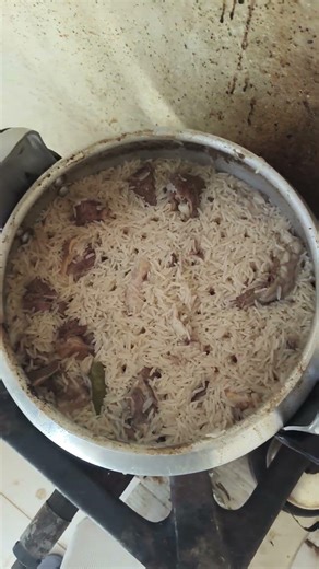 Saudi Arabian Cabsa with Khasi. Meat and Rice 🍚. food and testy flavour. 🥩🥓🍖😋😄