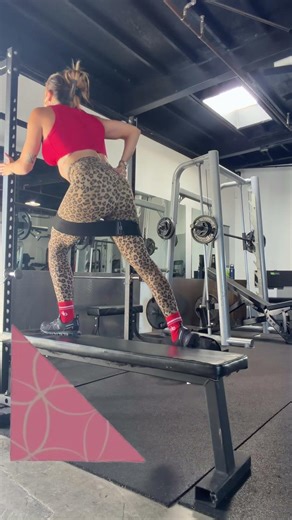 Strong knees. Strong glutes. Smart angles.