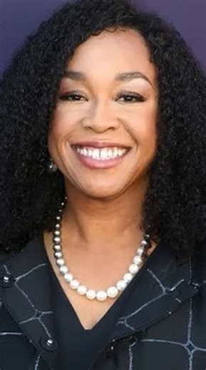 Chris on Instagram: "She wrote Grey’s to pay the bills and ended up changing the rhythm of network TV. The Shonda Method: 🎧 The Hum: She uses music to block out the world and find the script’s pulse. 📊 The Architecture: She maps storylines on a 5-column board before drafting. ⚡ The Speed: Her characters think as fast as they talk. Is your script moving at “Shonda Speed” or is it dragging? Let’s check under the hood. DM me for coverage rates. #screenwriting #shondarhimes"