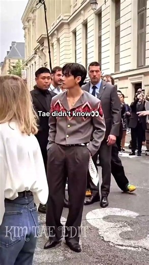 the way lady director helping taehyung🐻🥰💜#bts​ #taehyung​ #shorts​