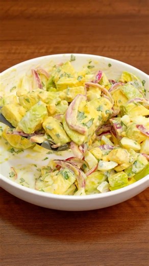 5-Minute Creamy Avocado Egg Salad 🥑🥚 #KetoLunch #HealthyEating #AvocadoRecipe