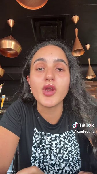 i’ve never thought to eat off anyone’s plate bc why tf?! Im good fam. Comment stories you’ve heard, Im so curious! #serviceindustry #serviceindustryproblems #bartenderstories #serverlife #fyp #funny