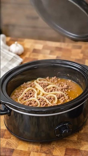 🍲 Creamy Slow Cooker Beef & Noodles