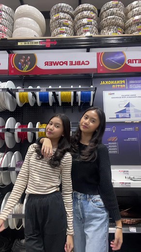 blakangnya kabel bgt…