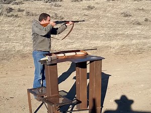 雷明顿141型泵动式步枪射击 使用.35雷明顿弹药