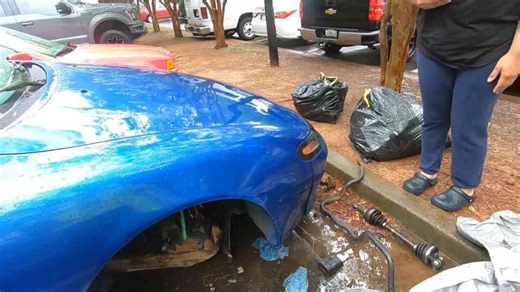 Angry Driver Confronts Tow Truck Over “Flat Tire” Rule