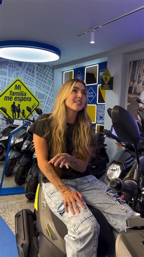 Dynamic Pro 125 🛵✨ La scooter perfecta para moverte con agilidad, seguridad y estilo. 🔥 Su freno CBS 🛑 te da mayor estabilidad, mientras que su diseño moderno y ergonómico 💺 te brinda el máximo confort en cada trayecto. 🚀💨 Conoce más📲 👇 | AKT Motos