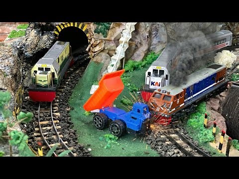 Drama Mainan Kereta Api RC CC203,CC201 Anjlok Terguling Tabrak Truk Pasir Di Rel Menikung Terowongan