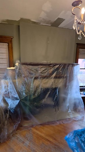 Today!! The living room project continues!! Ceiling, crown molding, ceiling and paint. Gonna be pretty for Thanksgiving..... someday we will do floors but not today, Linda. Lol | Susan Oschmann