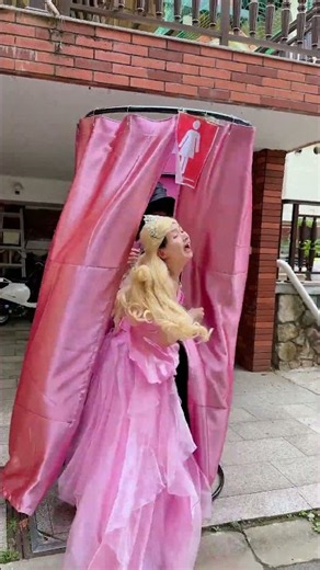 Elphaba conquers Glinda #glinda #elphaba #arianagrande #wicked #witch #magic