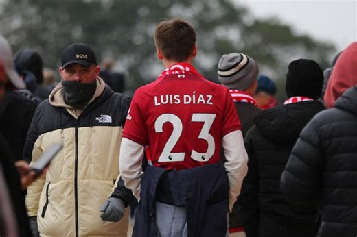 Hinchas de Liverpool le dedicaron una canción a Luis Díaz en Old Trafford: video