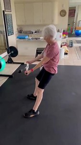 Happy #workoutwednesday! Did you know that there are at least 45 different ways to perform a squat? Not only does each variation help develop core and lower body muscles, squats also strengthen ligaments and tendons. | Dr Laura