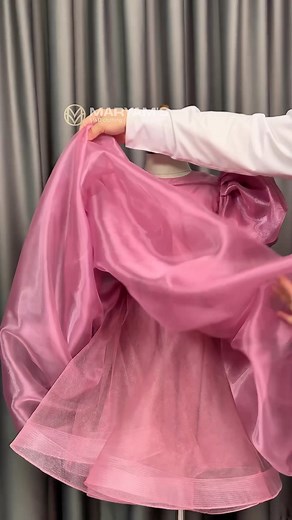 Maryam Maxmudova|Unikal metodika asoschisi on Instagram: "Oqshom liboslari tikishda foydalaniladigan Regilinni to’g’ri va oson tikish sirlarini ko’rsatib o’tdim. Foydali bo’lgan bo’lsa yurakcha bosib qo’ying❤️"