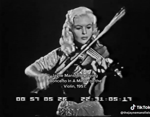 Jaynie playing the violin on the Ed Sullivan Show 🎻 Despite playing up to the ‘dumb blonde’ image and classed a a ‘bimbo’ - Jaynie was very much NOT a dumb blonde. She was very intelligent but didn’t have the chance to show us her full potential. #jaynemansfield #ripjaynemansfield #violin #blondebombshell #oldhollywood #50s #verajaynepalmer #jaynemansfieldedit #blonde #vintage #blondesdoitbetter #sultry #glamour #jaynemansfieldfacts #hollywood #violinist #highiq
