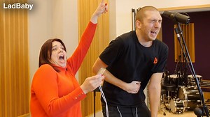 When Dad tries to sing on a Labour Simulator 🤰🎤 DOWNLOAD NOW: https://frtyfve.lnk.to/DontStopMeEatinFa!20A #DontStopMeEatin #Labour #ladbaby | LadBaby