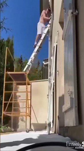 Unsafe practice on the ladder, Accident, Unsafe Act, Unsafe conditions #hselearningpoint #accidente