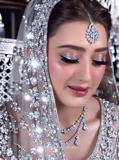 momina Iqbal husband gift diamond necklace first night#mominaiqbal#foryoupage❤️❤️ #diamondnecklacee #wedding