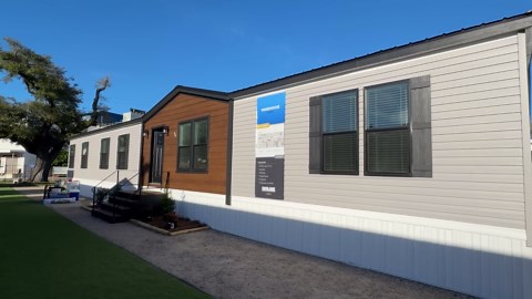 I MEAN this NEW model literally has EVERYTHING(no joke)! Mobile Home Tour | Chance's Home World