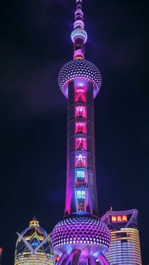 Shanghai Tower: China’s🇨🇳 #ShanghaiTower #China #Shanghai #TallestBuildings #ModernArchitecture