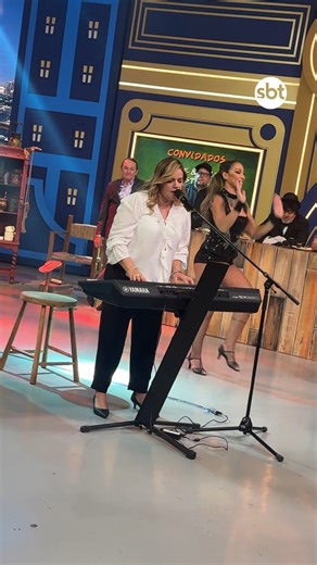 Programa do Ratinho on Instagram: "GARÇOM, TEM PITÚ?! 😅🥃 Sim, a diva @laerciadantas, que viralizou em todo o país com esse clássico, estará no Boteco do Ratinho de hoje! O Programa do Ratinho começa às 22h, no SBT! #ProgramaDoRatinho #Ratinho #LaérciaDantas #GarçomTemPitu #SBT"