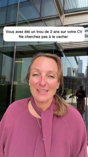 Vous avez 2 ans de trou sur votre CV ? Arrêtez de vous comporter comme si vous aviez commis un crime Congé parental Problème personnel Voyage Reconversion Recherche d’emploi. Projet entrepreneurial. Besoin de faire une pause. Une carrière n’est pas toujours une ligne parfaitement droite. Et vous n’avez pas besoin de raconter toute votre vie privée à un recruteur. La bonne réponse tient souvent en 3 étapes : 1️⃣ Expliquez brièvement la période. 2️⃣ Rassurez sur votre situation actuelle. 3️⃣ Reven