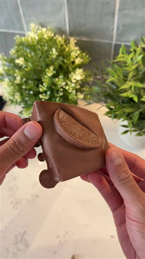 The new chocolate orange bar from @SweetTreebyBrowns - any chocolate orange fan will absolutely love this! 🤩🍫 #chocolate #chocolateorange #terryschocolateorange #tiktokmademebuylt #kunafa