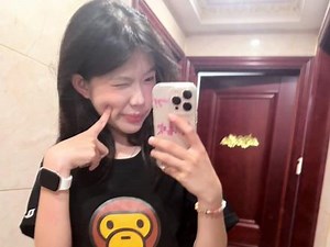 我不会再半夜哼哼唧唧找你要拥抱 你也不会再 捏我的脸