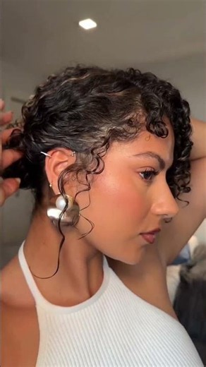 Cute & easy curly updo 🫶🏽 #curlyhair #curlyhairstyles #updohairstyles #3bcurls #hairstyleideas