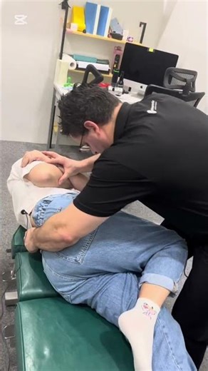 Relaxing spinal crack! 😊ASMR! Relax to the sound of spinal cracks!