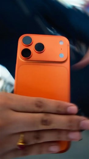 Denihendrawant on Instagram: "Compare fitur ProRes RAW VS kamera Sony Cinema line Log Profile ( fungsinya untuk fleksibilitas color grading yang lebih baik, menghasilkan gambar yang cinematic dan mudah di olah pascaproduksi. Serta untuk menghasilkan dynamic range yang lebih luas. Untuk mempertahankan detail highlight dan shadow lebih banyak #prores raw #iphone17promax #iphone17cosmicorange #cosmicorange #sonyfx #sonyfx3 #sonyfx30 #sonyfx3cinema #cinema #filmlook #filmfilter #slog3"