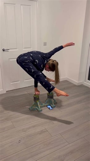 One arm press handstand combo 🤸 #acrobatics #acro #shorts #dance