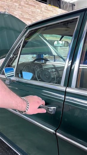Can you guys believe this interior is all original 🤷‍♂️ what an absolute beauty! Just wish you guys could be here to experience this with me! GOD BLESS 🙏 What do you think 🤔 about this beautiful artwork? Comment down below 👇 what is your favorite generation of Mercedes interior? Mine definitely has to be w108, w111 right now! . . . . . #mercedesbenz #mercedes #mercedesbenz #mercedesclassics #mercedesbenzamg