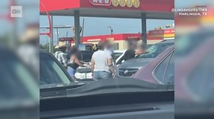 Video: Father desperately attempts to free child from locked car in Texas heat | CNN