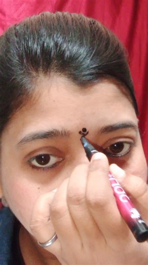 Roshniii on Instagram: "Beautiful bindi design 😍✨ . . . . . . . . . . . . . . #instagram #trendingreels #trendingsongs #song #BindiLove #BindiTutorial #BindiDesign #reelinstagram #explore #foryoupage #viralreels #viralsong #viral"