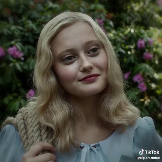 Ella Purnell: Emma Bloom Edit - Miss Peregrine's Home for Peculiar Children