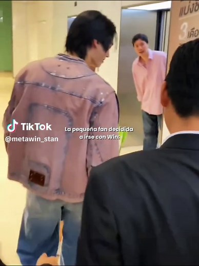 Te entiendo nena, yo también me iría con Win sin pensarlo😭💕 #winmetawin #winmetawinofficial #winmetawinopasiamkajorn #winmetawin🐰 #winmetawinedit #fyp #paratii #thailand