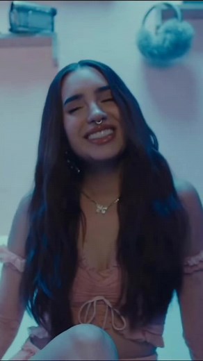 La Foto - Domelipa: Videolyrics de la nueva canción viral