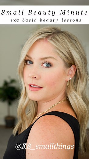 This is part one of my new series "Small Beauty Minute" where I spend 1 minute demonstrating a beauty technique/ how-to ! | The Small Things Blog