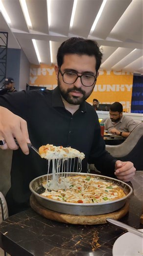 Ramzan series: Chunk n cheese - All you can Eat offer @lahorefoodposting #food #lahore #pizza