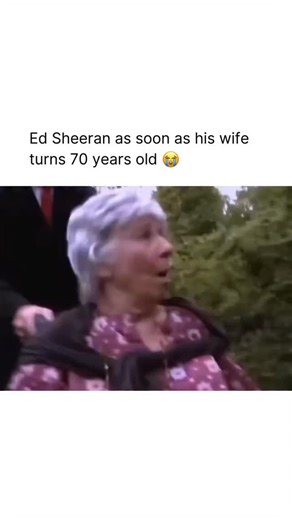 songs on Instagram: "日本利用压电瓷砖将脚步转化为电能。这些瓷砖捕捉来自你脚步的动能。当你行走时，你的重量和动作会对瓷砖产生压力。瓷砖会轻微弯曲，从而产生机械应力。瓷砖内部的压电材料将这种应力转化为电能。每一步都会产生少量电荷，而数百万步结合在一起就能产生足够的电力来驱动 LED 灯、数字显示屏和传感器。在像涩谷车站这样繁忙的地方，每天大约有 240 万个脚步为这一系统作出贡献。这些电能可以被储存或立即使用，从而减少对传统电力来源的依赖，并支持可持续的城市基础设施。这种方法将日常运动转化为实用的可再生能源 #日本 #知识 #事实 你知道吗 推荐 科技 创新 历史 技术 实验 热门"