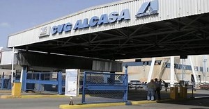 Alcasa, la gran empresa de aluminio estatal que pasó a ser fundidora para chatarra y no cubre ni el seguro médico de sus trabajadores