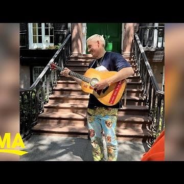 Dermot Kennedy sings new single ‘Kiss Me’ and shares why he loves busking | GMA