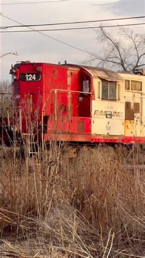 Former SOO (SRY 124) high-nose passes through Milwaukee, Wisconsin!
