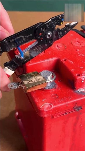 Wow New Creative Idea Lock & Key in Battrey Connection #shorts #battry #lock #modified #newtoyou