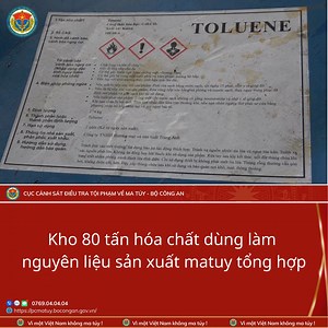Matuy tổng hợp được làm từ gì => Câu trả lời là từ các loại tiền chất, hóa chất (trong đó có hóa chất ĐỘC HẠI dùng trong công nghiệp). Tác hại của ma túy tổng hợp => Khi sử dụng, gây rối loạn thần kinh, ảo giác, loạn thần, suy kiệt sức khỏe, phá hủy nhân cách, dễ dẫn đến bạo lực, phạm tội và t.ử v.o.n.g. Vì vậy => HÃY NÓI KHÔNG VỚI M.A.T.U.Y ------------------------------ Lực lượng CAND thi đua thực hiện phong trào thi đua Ba nhất: Kỷ luật nhất - Trung thành nhất - Gần dân nhất | Cục Cảnh sát đi