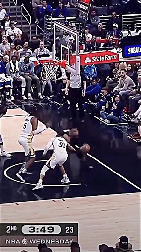 Westbrook Hustling Dunk GIF | akapuka_34