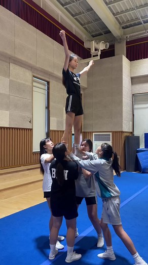 초등학생 & 중학생들의 스턴트치어리딩 연습 stuntcheerleading