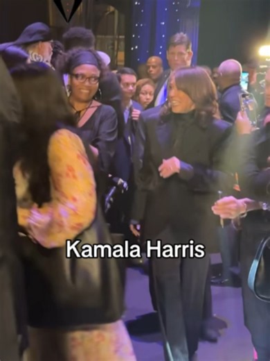 Kamala Harris Arriving With Bodyguards Greeting Fans 💕 | Body Guards Protecting Celebrities