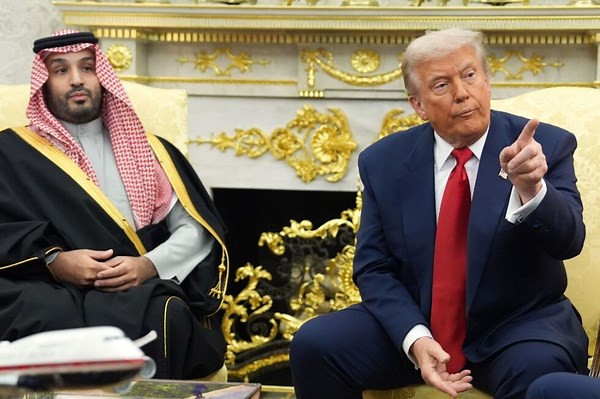 Trump lashes out at ABC reporter over Epstein question, threatens to revoke network's license