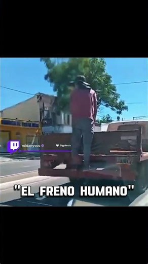 🛻 Handbrake or human brake? 😱 A motorist captured the "unique" and dangerous